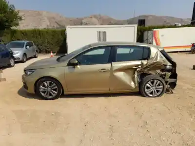 Sloopvoertuig PEUGEOT 308 II (LB_, LP_, LW_, LH_, L3_)  van het jaar 2017 aangedreven HN01