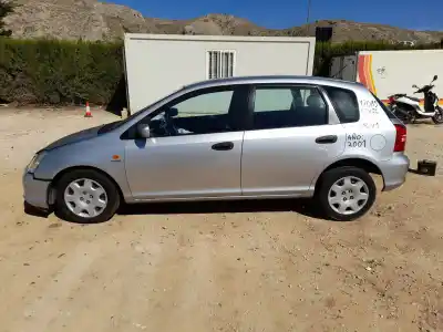 Veicolo di demolizione HONDA CIVIC VII HATCHBACK (EU, EP, EV)  dell'anno 2001 alimentato D16V1