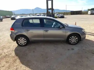 Veículo de Sucata volkswagen golf vi (5k1) 1.6 tdi do ano 2009 alimentado cay