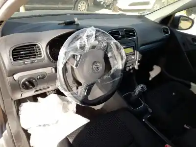 Veículo de Sucata volkswagen golf vi (5k1) 1.6 tdi do ano 2009 alimentado cay