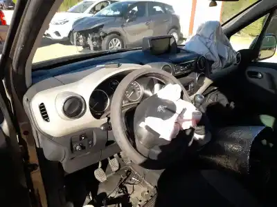 Veículo de Sucata peugeot partner tepee 1.6 hdi do ano 2012 alimentado 9h05