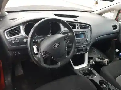Veículo de Sucata kia cee'd (jd) 1.6 crdi 110 do ano 2013 alimentado d4fb