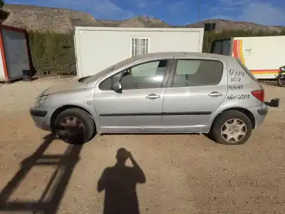 Veicolo di demolizione PEUGEOT 307 (3A/C)  dell'anno 2001 alimentato RHY