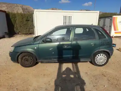 Veicolo di demolizione OPEL CORSA C (X01)  dell'anno 2003 alimentato Z12XE