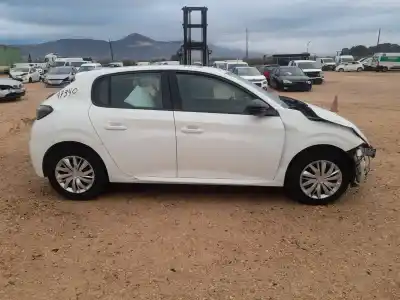Veicolo di demolizione peugeot 208 ii (ub_, up_, uw_, uj_) 1.2 puretech 75 dell'anno 2022 alimentato hm05