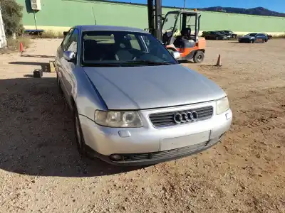 Veículo de Sucata audi a3 (8l1) 1.6 do ano 2000 alimentado bfq