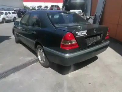 Vehicul casat mercedes-benz clase c (w202) berlina 2.2 cat al anului 1995 alimentat m111961