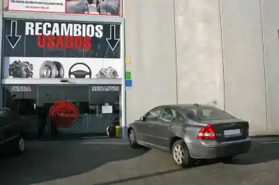 Veículo de Sucata volvo s40 berlina 2.4 momentum do ano 2005 alimentado b5244s5