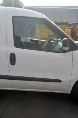 Vehicul casat opel combo d kasten l2h1 2.4t al anului 2013 alimentat 263a2000