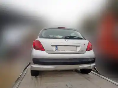 Véhicule à la ferraille peugeot                                            207                                                                                                                                                                                                                                                        confort                                                                                                                                                                                                                                                    de l'année 2007 alimenté 8hz
