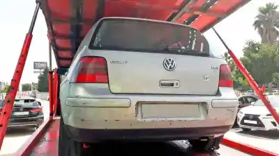 Veículo de Sucata volkswagen golf iv berlina (1j1) highline do ano 2000 alimentado ahf