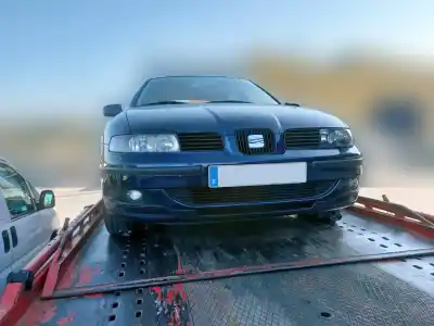 Здавання транспортного засобу seat leon (1m1) stella року 2001 потужний azd