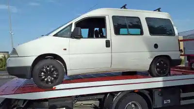 Veículo de Sucata PEUGEOT EXPERT KOMBI Confort acristaldo (5 asientos) do ano 2000 alimentado WJZ