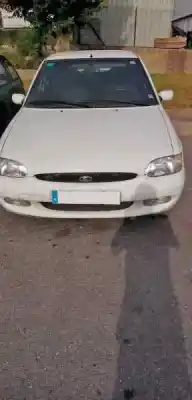 Véhicule à la ferraille FORD ESCORT BERL./TURNIER XRi Berlina de l'année 1998 alimenté RKC