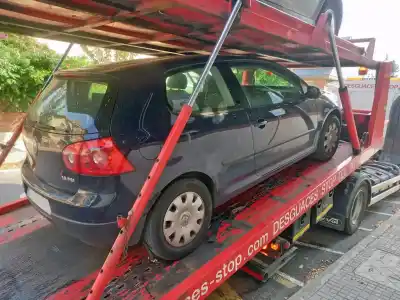 Verschrottungsfahrzeug VOLKSWAGEN GOLF V BERLINA (1K1) Highline des Jahres 2004 angetrieben BAG