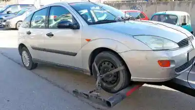 Veicolo di demolizione FORD FOCUS BERLINA (CAK) Ambiente dell'anno 2000 alimentato FYDA