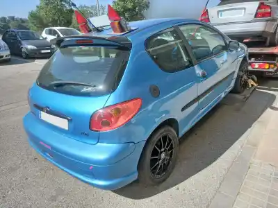 Veículo de Sucata PEUGEOT 206 BERLINA XN do ano 2002 alimentado KFW