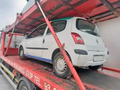 Veicolo di demolizione RENAULT                                            TWINGO II                                                                                                                                                                                                                                                  D-K9K 17                                                                                                                                                                                                                                                   dell'anno 2010 alimentato K9K 17