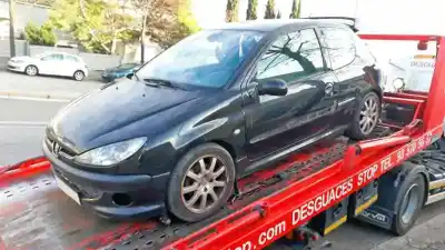 Veículo de Sucata PEUGEOT 206 BERLINA GTI do ano 2001 alimentado RFN (EW10J4)