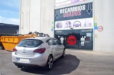 Veicolo di demolizione opel astra j lim. cosmo dell'anno 2010 alimentato a17dtr