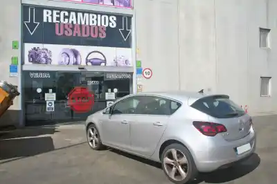 Veicolo di demolizione opel astra j lim. cosmo dell'anno 2010 alimentato a17dtr