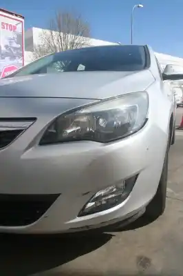 Veicolo di demolizione opel astra j lim. cosmo dell'anno 2010 alimentato a17dtr