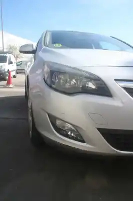 Veicolo di demolizione opel astra j lim. cosmo dell'anno 2010 alimentato a17dtr