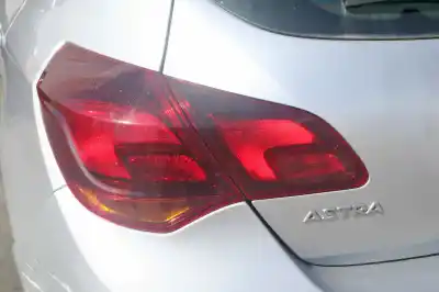 Veicolo di demolizione opel astra j lim. cosmo dell'anno 2010 alimentato a17dtr