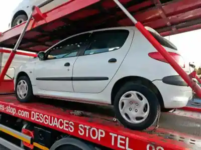 Veículo de Sucata PEUGEOT 206 BERLINA XT do ano 2001 alimentado RHY