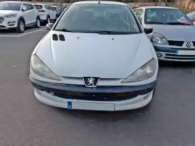 Veículo de Sucata peugeot 206 berlina xt do ano 2001 alimentado rhy