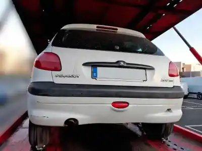 Veículo de Sucata peugeot 206 berlina xt do ano 2001 alimentado rhy