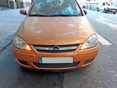 Sloopvoertuig opel corsa c blue line van het jaar 2004 aangedreven z12xep