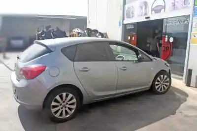 Sloopvoertuig opel astra j lim. excellence van het jaar 2013 aangedreven a17dts