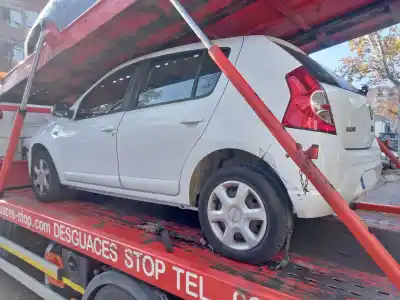 Veículo de Sucata DACIA SANDERO Laureate do ano 2010 alimentado K9K796