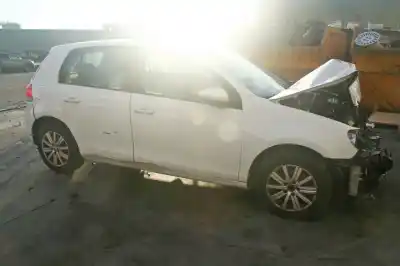 Veículo de Sucata volkswagen golf vi (5k1) advance bluemotion do ano 2010 alimentado cay