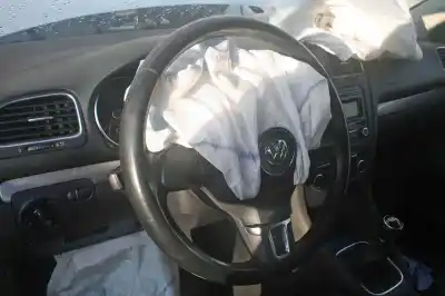 Veículo de Sucata volkswagen golf vi (5k1) advance bluemotion do ano 2010 alimentado cay