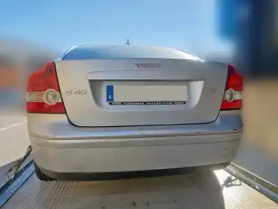 Veículo de Sucata volvo s40 berlina 2.4 momentum do ano 2004 alimentado b5244s