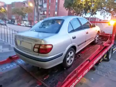 Véhicule à la ferraille NISSAN ALMERA (N16/E) Comfort de l'année 2002 alimenté YD22