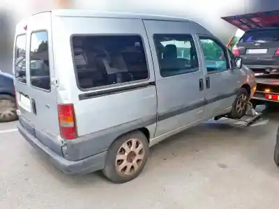 Veículo de Sucata PEUGEOT EXPERT KOMBI Confort acristaldo (5 asientos) do ano 2004 alimentado RHZ 10DYKE