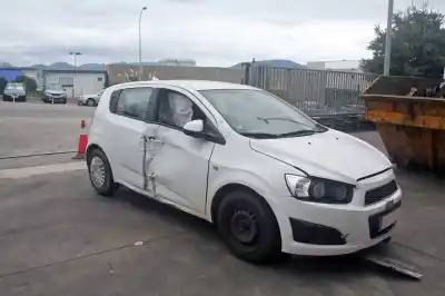 Veículo de Sucata chevrolet aveo sedán ls do ano 2012 alimentado a12xer