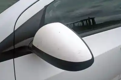 Veículo de Sucata chevrolet aveo sedán ls do ano 2012 alimentado a12xer