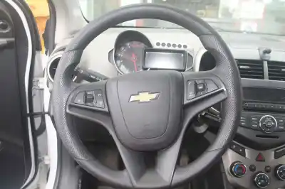 Veículo de Sucata chevrolet aveo sedán ls do ano 2012 alimentado a12xer