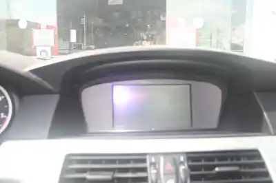 Vehicul casat bmw serie 5 berlina (e60) 525d al anului 2004 alimentat 256d2d