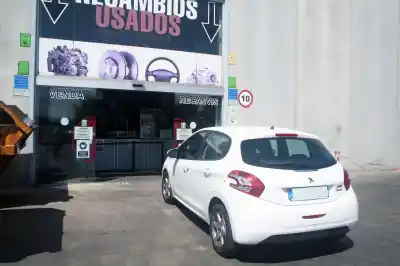 Veículo de Sucata PEUGEOT 208 Active do ano 2013 alimentado HM01