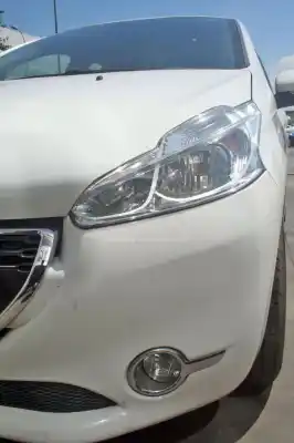 Véhicule à la ferraille peugeot 208 active de l'année 2013 alimenté hm01