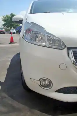 Véhicule à la ferraille peugeot 208 active de l'année 2013 alimenté hm01