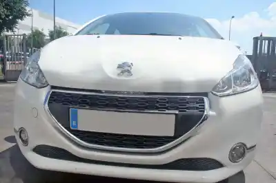 Véhicule à la ferraille peugeot 208 active de l'année 2013 alimenté hm01