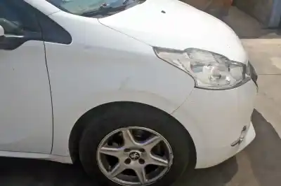 Véhicule à la ferraille peugeot 208 active de l'année 2013 alimenté hm01