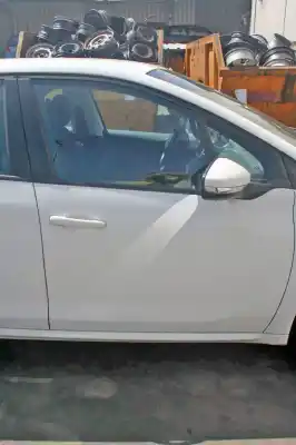 Véhicule à la ferraille peugeot 208 active de l'année 2013 alimenté hm01