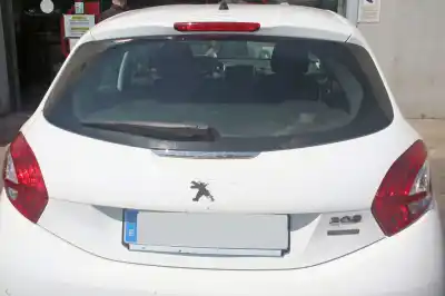 Véhicule à la ferraille peugeot 208 active de l'année 2013 alimenté hm01